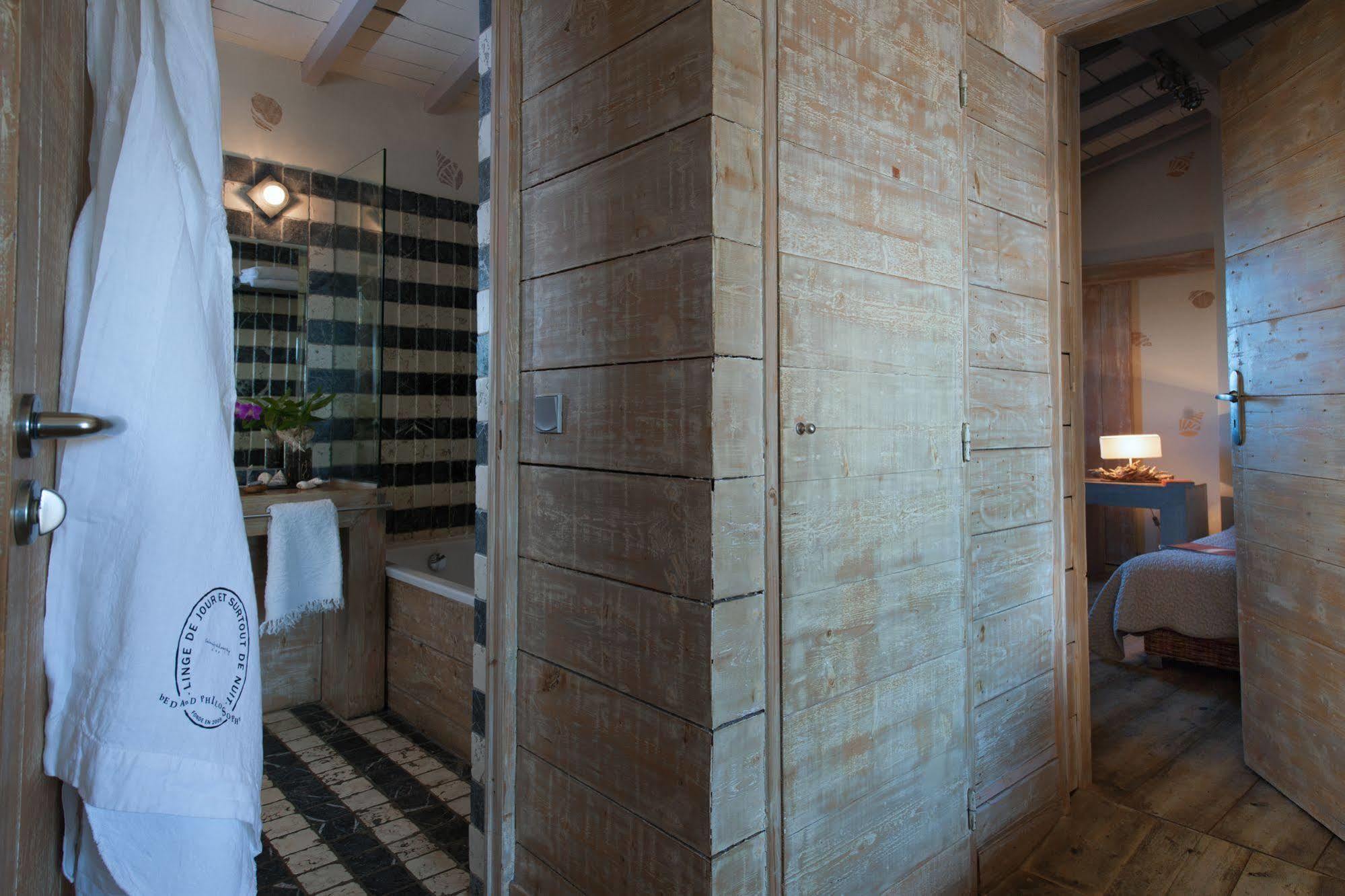 Hotel Restaurant Les Arnelles Saintes-Maries-de-la-Mer Ngoại thất bức ảnh