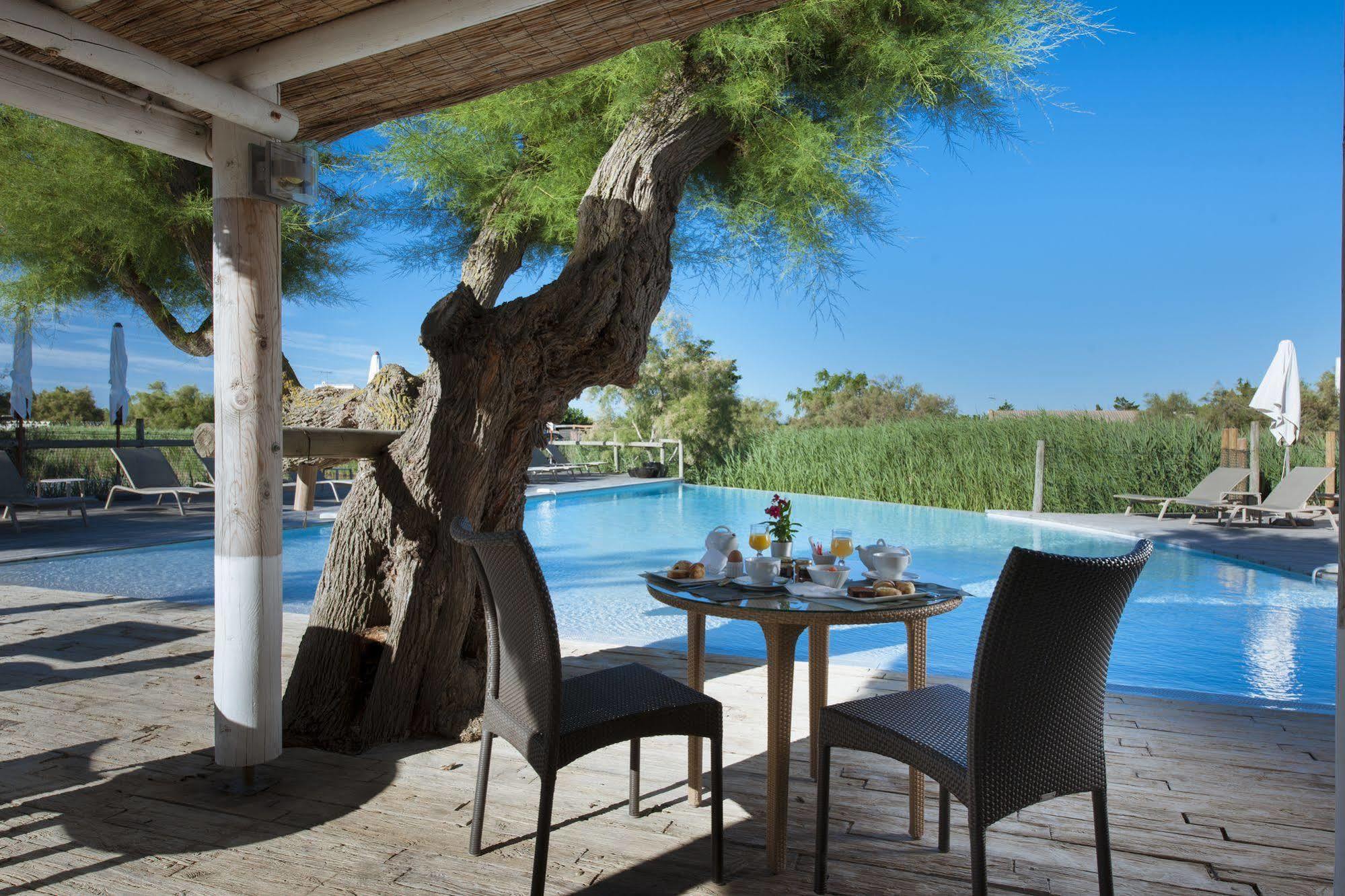 Hotel Restaurant Les Arnelles Saintes-Maries-de-la-Mer Ngoại thất bức ảnh