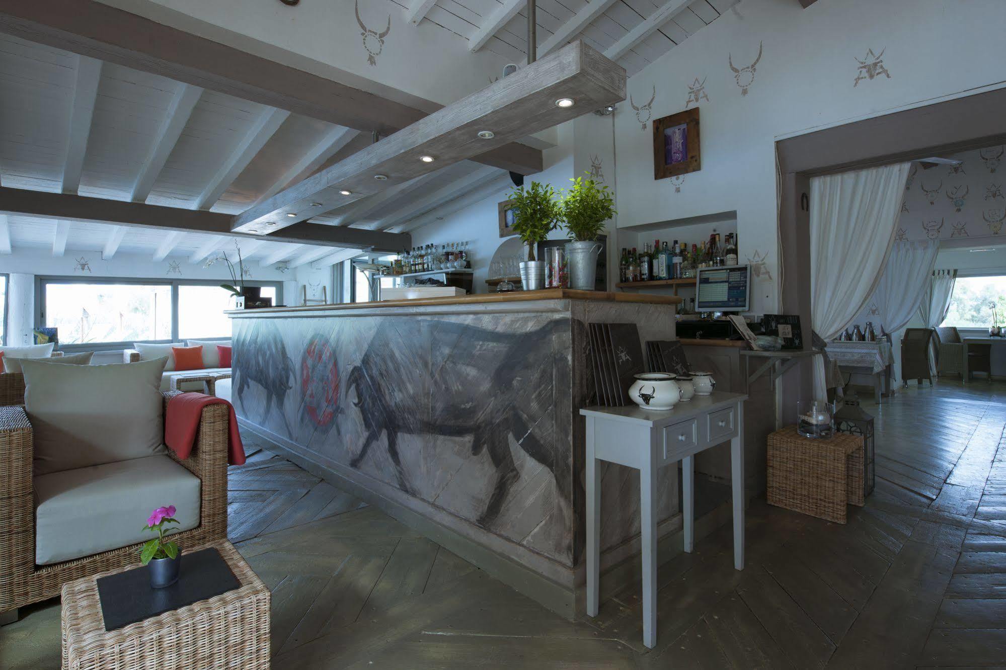 Hotel Restaurant Les Arnelles Saintes-Maries-de-la-Mer Ngoại thất bức ảnh