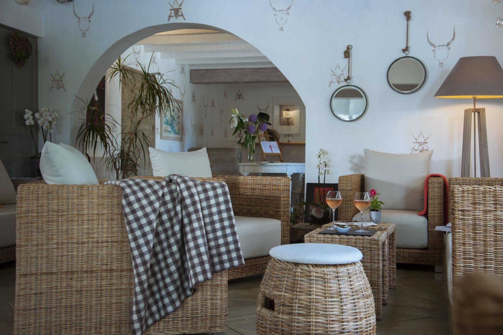 Hotel Restaurant Les Arnelles Saintes-Maries-de-la-Mer Ngoại thất bức ảnh